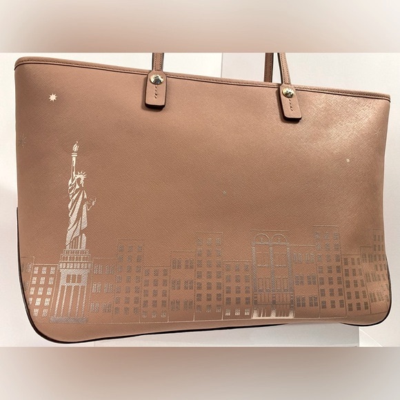Henri Bendel || NYC Skyline W 57th Tote || EUC✨ w Dust Bag - Picture 2 of 16
